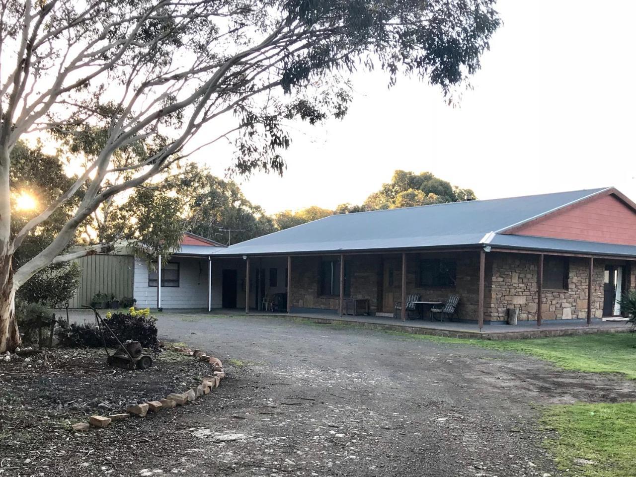 Bee'S Place - 3 Bedroom Home On 10 Acres Of Land With Distant Ocean Views Emu Bay Экстерьер фото