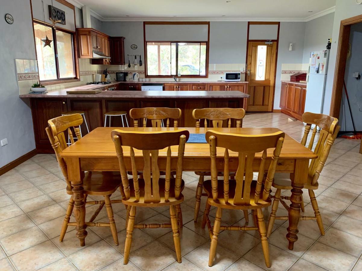 Bee'S Place - 3 Bedroom Home On 10 Acres Of Land With Distant Ocean Views Emu Bay Экстерьер фото